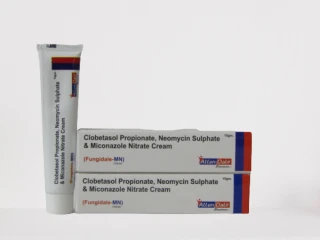 CLOBETASOL 0.05% + NEOMYCIN 0.5% + MICONAZOLE 2% + CHLOROCRESOL 0.1%