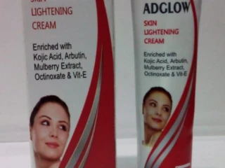 KOJIC ACID 2%, ARBUTIN 1.5% ,MULBERRY EXTRACT 1% , OCTINOXATE 0.5% & VIT - E 1%